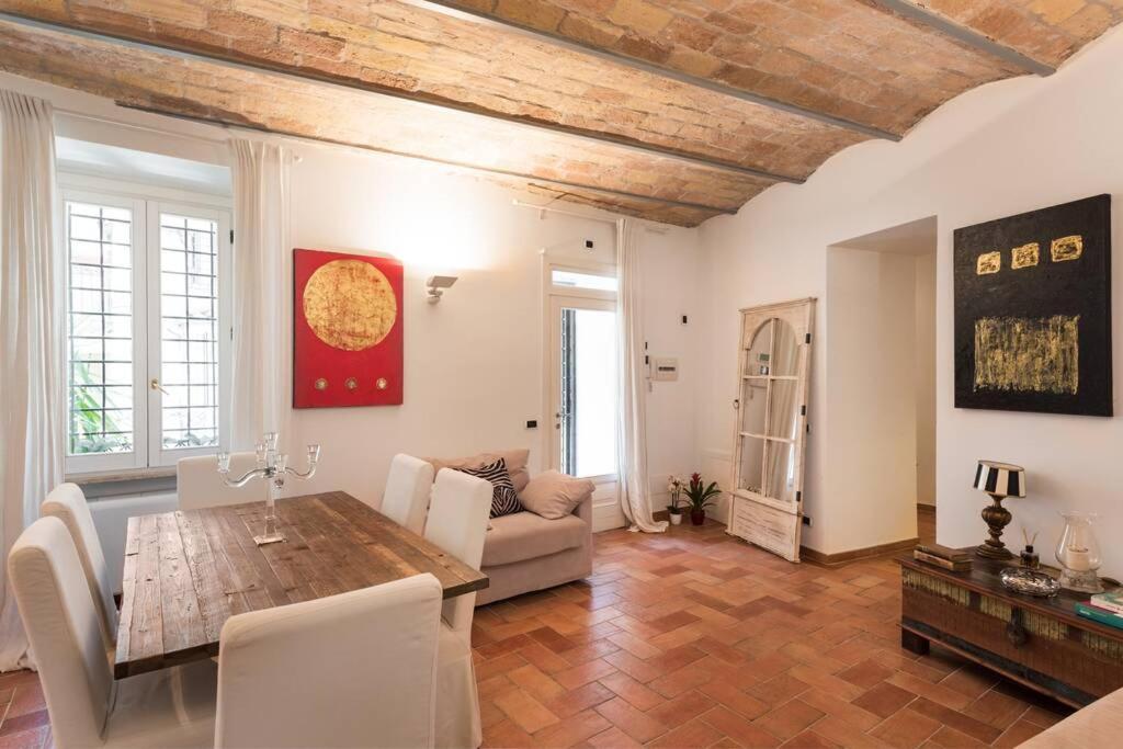 Lovely Colosseum Loft Apartment โรม ภายนอก รูปภาพ